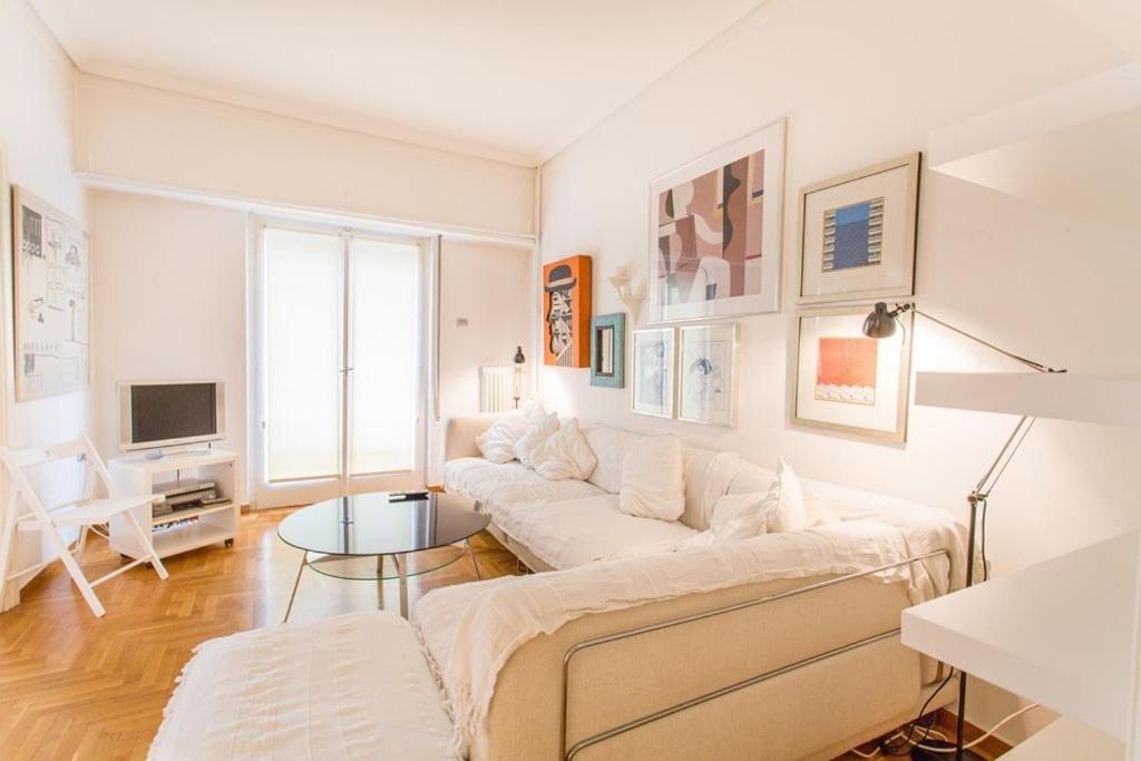 A Cozy Apt In Kolonaki Of Athens Luaran gambar